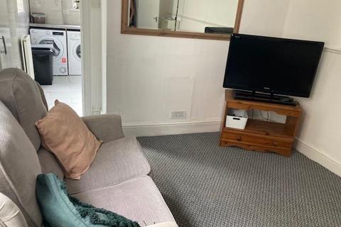 5 bedroom terraced house to rent, Malefant Street, Cardiff CF24