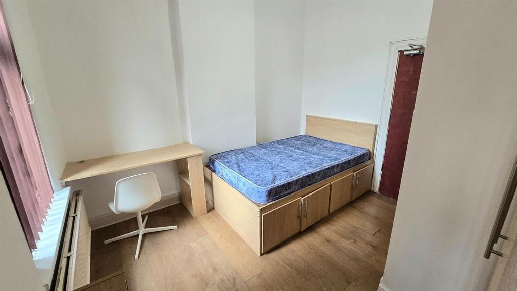 Simple, well-kept single bedroom with a raised ...