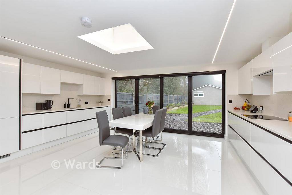 Kitchen/Dining Area