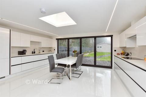 3 bedroom semi-detached house for sale, Harvel Road, Meopham DA13