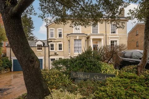 2 bedroom apartment for sale - London SW19