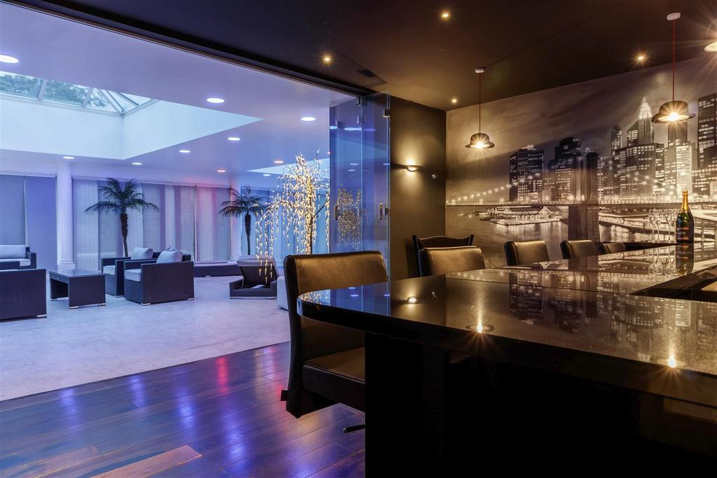 Bar into Leisure Suite