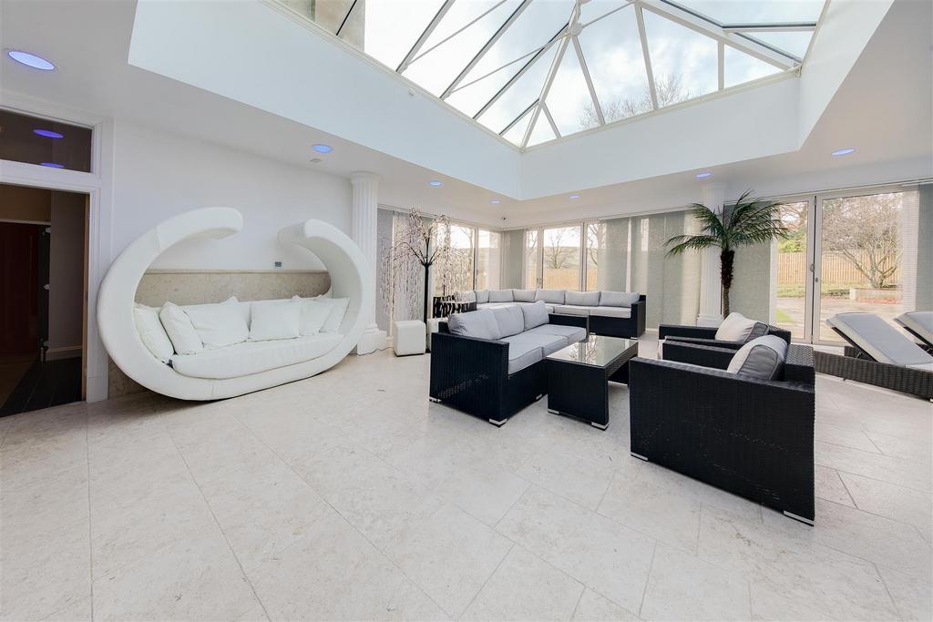 Leisure Sun Room