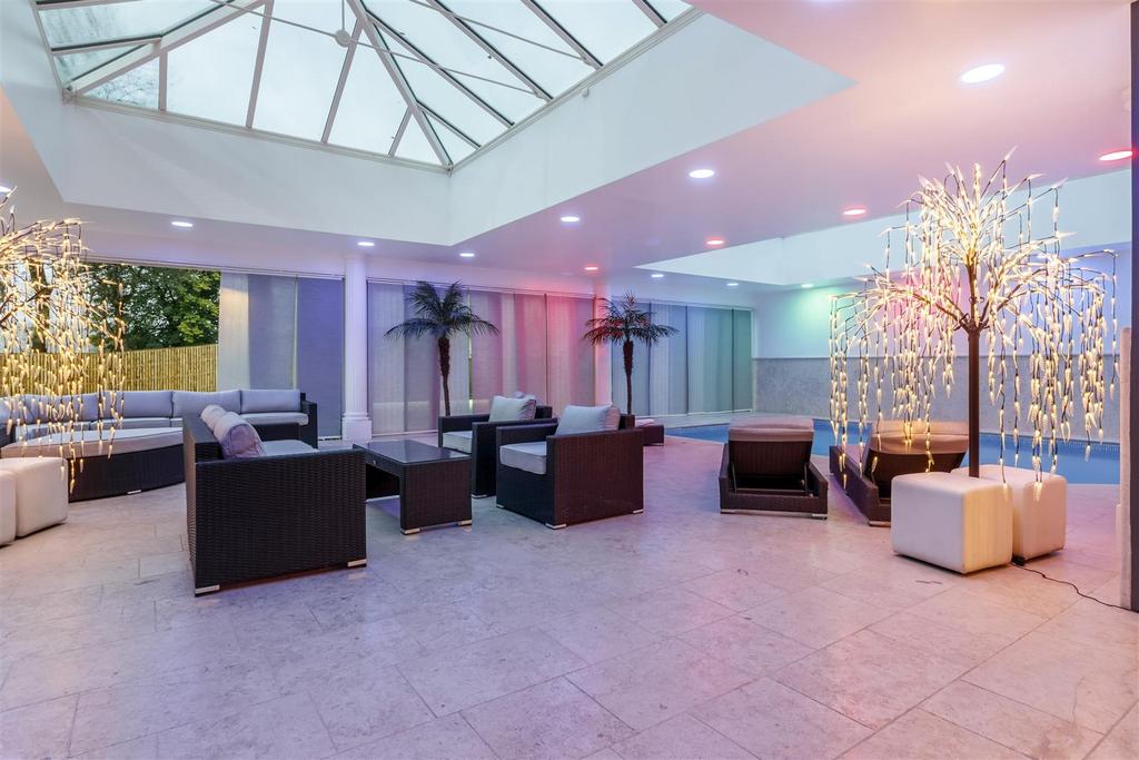 Leisure Sun Room Night