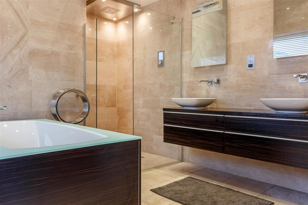 En Suite Bathroom