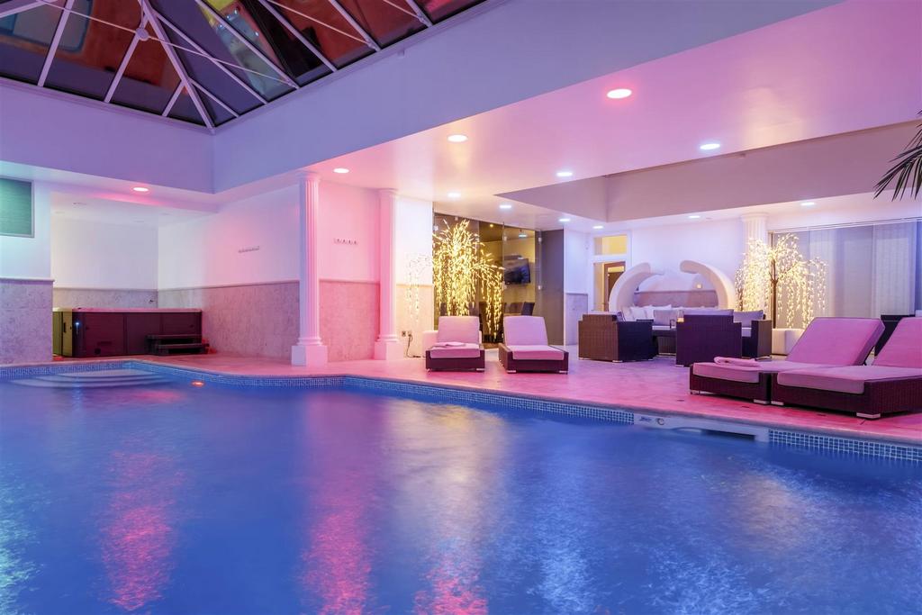 Leisure Suite
