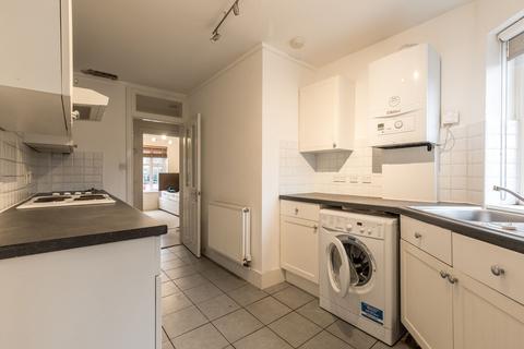 3 bedroom flat to rent, Creighton House