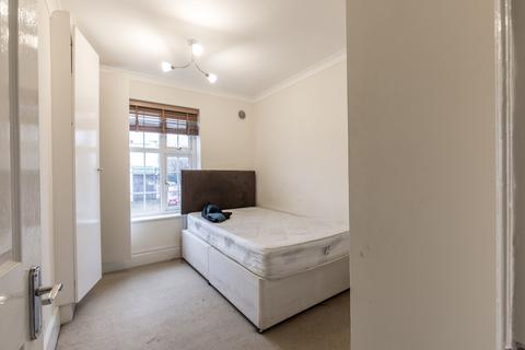 3 bedroom flat to rent, Creighton House