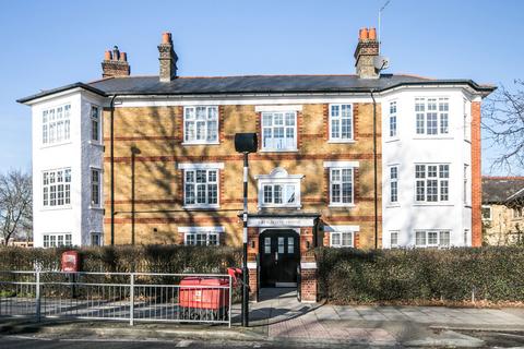 3 bedroom flat to rent, Creighton House