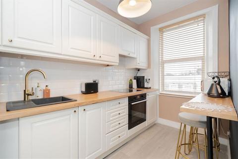 1 bedroom flat to rent, Barons Court Road, London W14