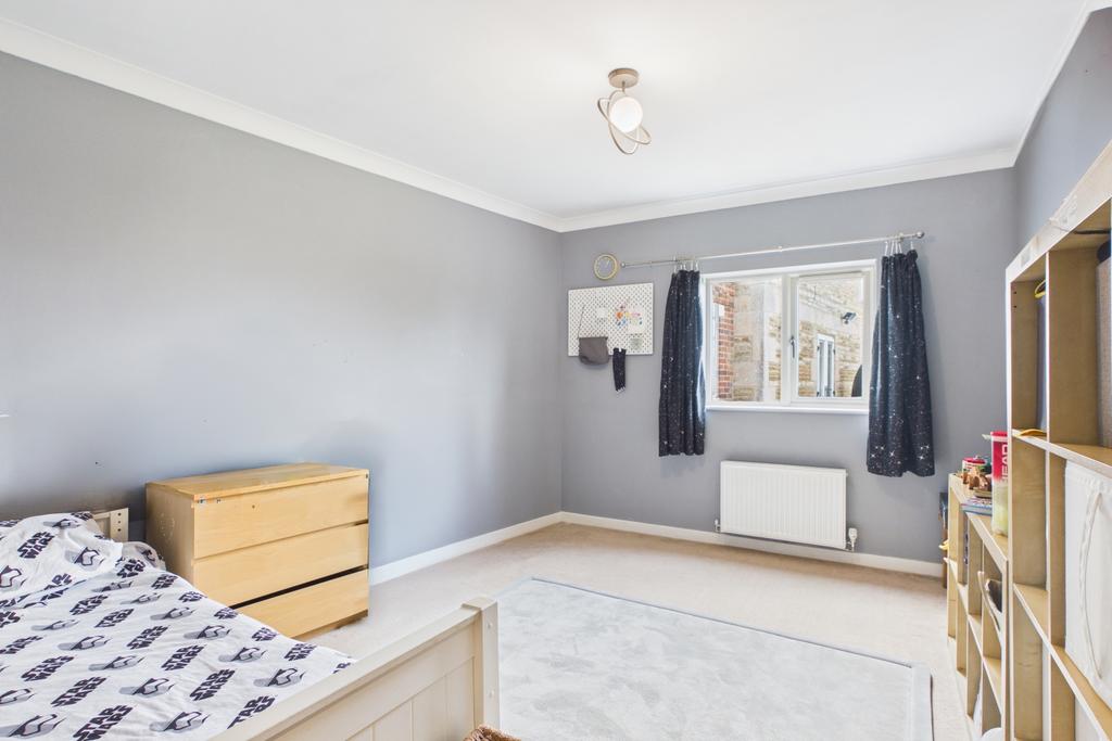 A really spacious double bedroom on the ground fl