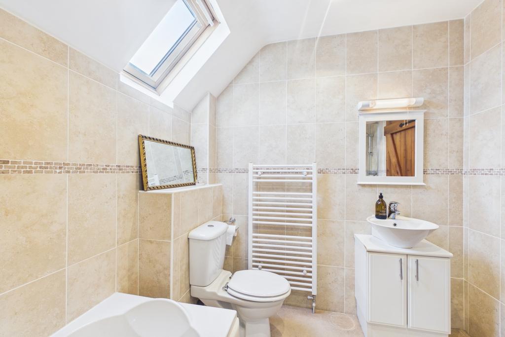 Elegant ensuite bathroom to principal bedroom