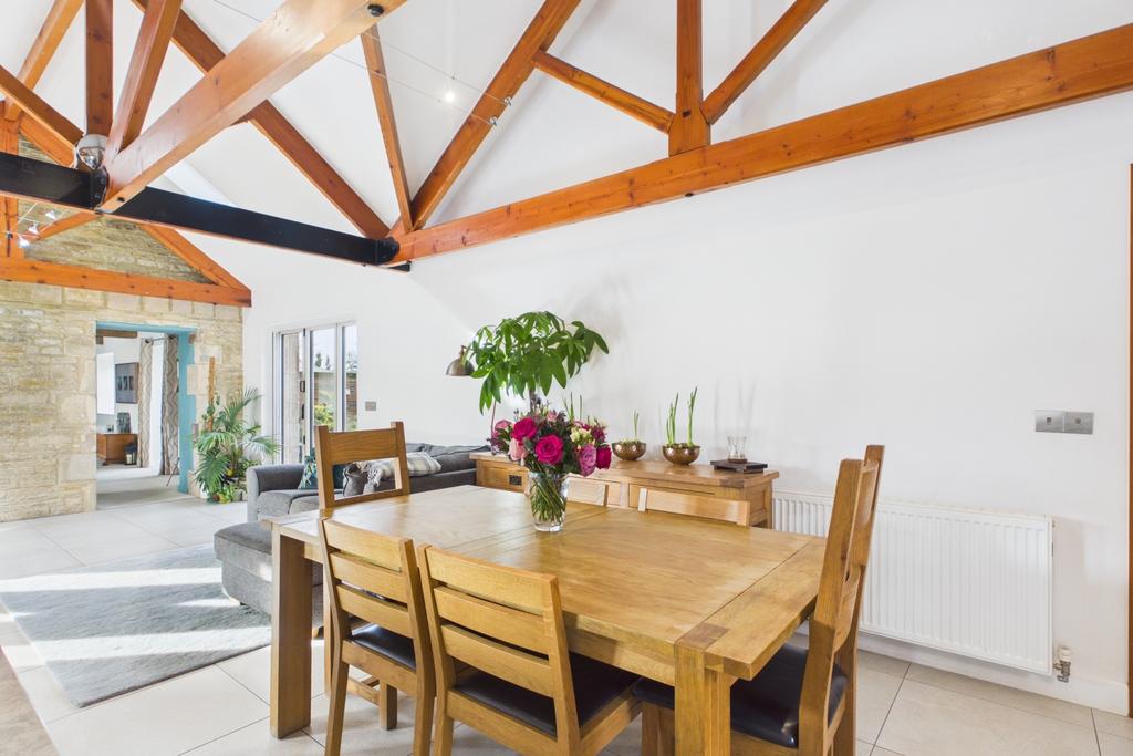 Imagine big family dinners or dinner parties here!