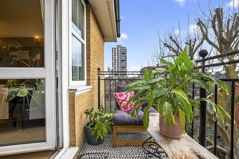 2 bedroom flat for sale, 2 Thompson Avenue, London, SE5