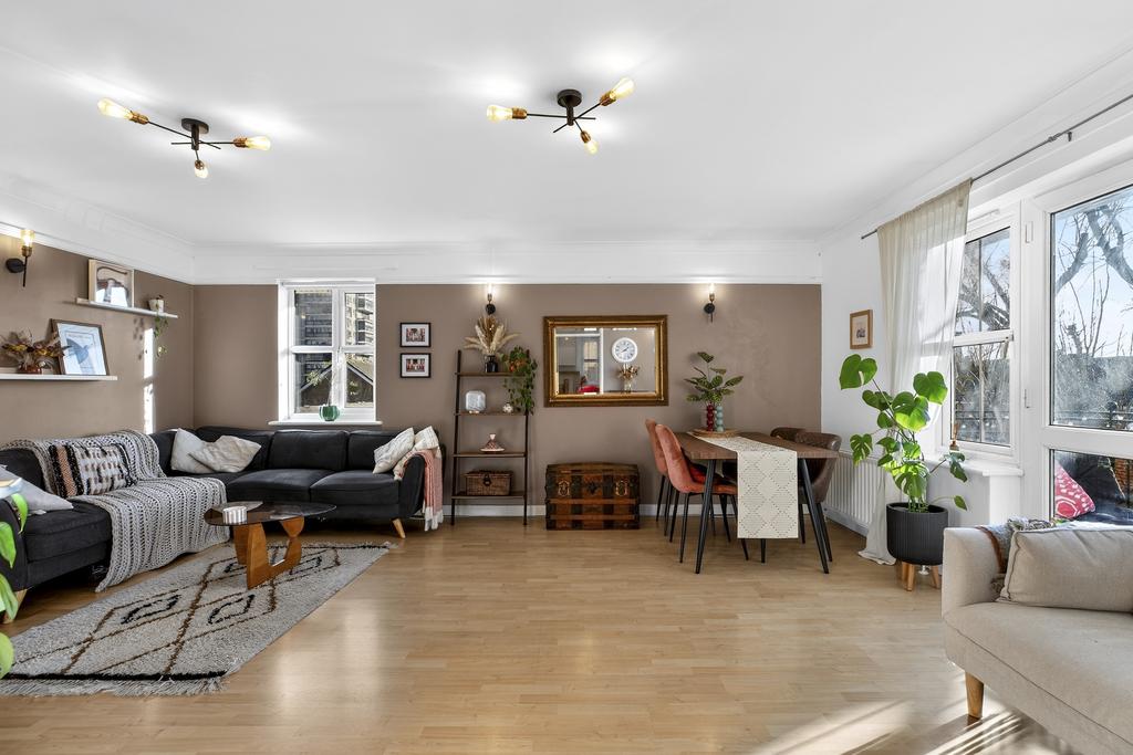 Lounge/Dining Room