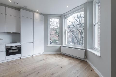 Flat to rent, Greencroft Gardens