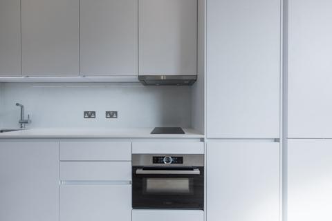 Flat to rent, Greencroft Gardens