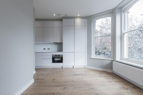 Flat to rent, Greencroft Gardens