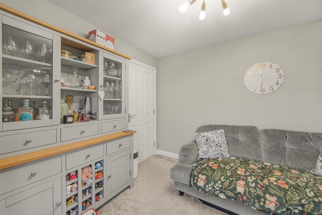 21 Midsummer Rd-10.jpg