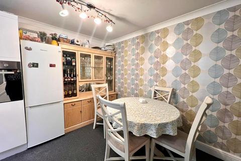 3 bedroom terraced house for sale, Maidencastle, Blackthorn, Northampton NN3