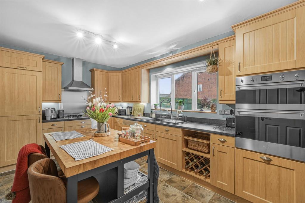 53 Lansdowne Gardens-10.jpg
