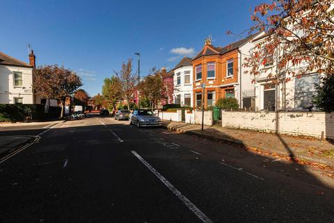 3 bedroom flat to rent, Fordwych Road, London NW2