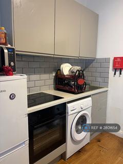 Studio to rent - Thornton Heath, London, CR7