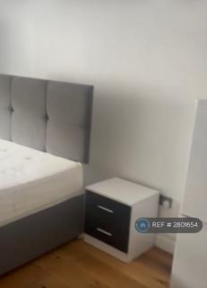 Studio to rent, Thornton Heath, London, CR7
