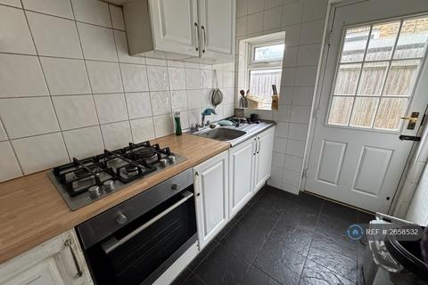 1 bedroom in a house share to rent, Embleton Road, London, SE13