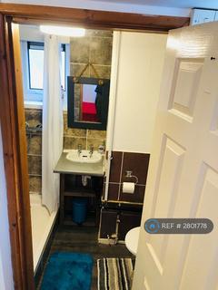 3 bedroom terraced house to rent, Torridon Close, Leicester, LE4