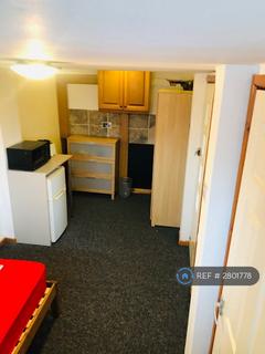 3 bedroom terraced house to rent, Torridon Close, Leicester, LE4