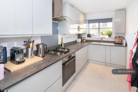 3 bedroom terraced house to rent, Abbotswood Road, London, SE22