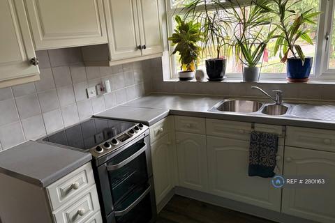 2 bedroom maisonette to rent, Elm Hatch, Pinner, HA5