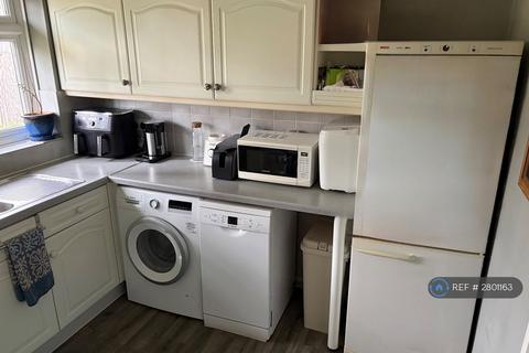 2 bedroom maisonette to rent, Elm Hatch, Pinner, HA5