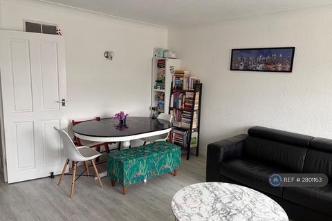 2 bedroom maisonette to rent, Elm Hatch, Pinner, HA5