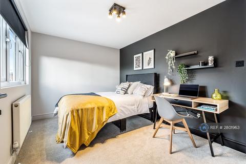 undefined, Brighton Road, Addlestone, KT15