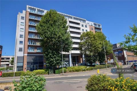 2 bedroom penthouse to rent, Wilmington Close, Watford, WD18