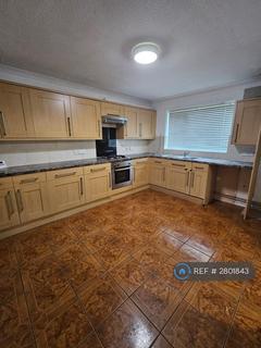 3 bedroom semi-detached house to rent, Kenneth Square, Salford, M7
