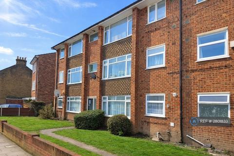 2 bedroom flat to rent, Rainham Road South, Dagenham, RM10
