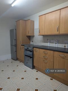 2 bedroom flat to rent, Rainham Road South, Dagenham, RM10