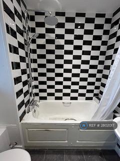 2 bedroom flat to rent, Hartington Court, London, SW8