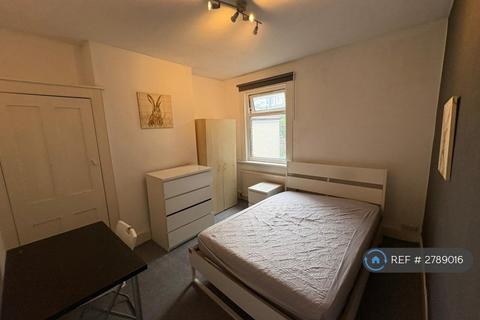 1 bedroom in a house share to rent, Ermine Road, London, SE13