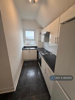 3 bedroom flat to rent, Tooting High St, London, SW17