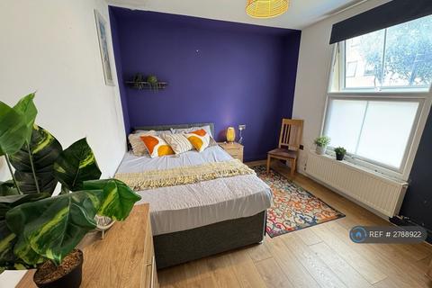 1 bedroom in a house share to rent, Wingmore Road, London, SE24