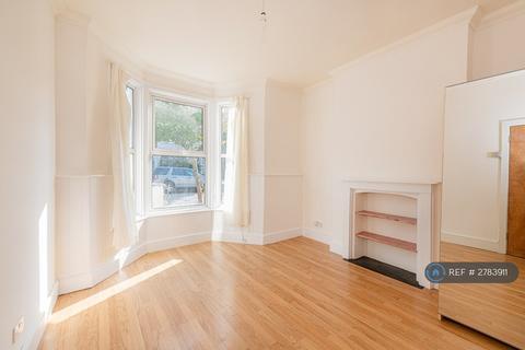 2 bedroom flat to rent, Raleigh Road, London, N8