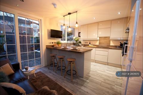 undefined, Essex Close, Addlestone, KT15