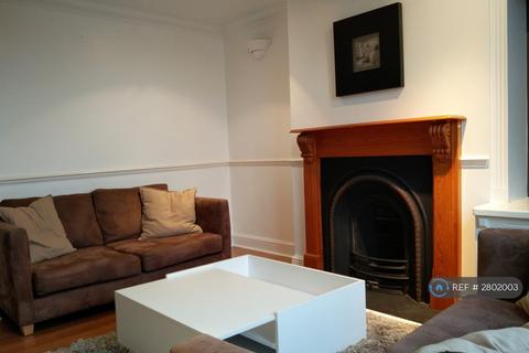 2 bedroom flat to rent, Cairns Road, London, SW11