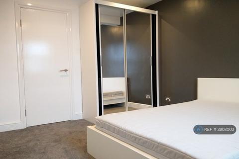 2 bedroom flat to rent, Cairns Road, London, SW11