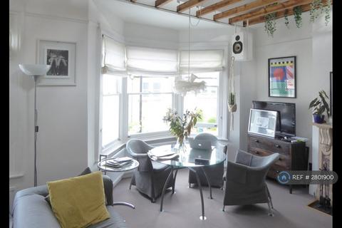 2 bedroom maisonette to rent - Zenoria Street, London, SE22