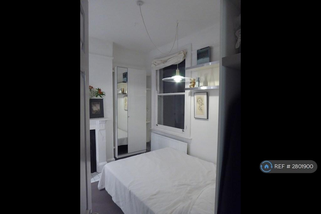 Middle Room As Bedroom